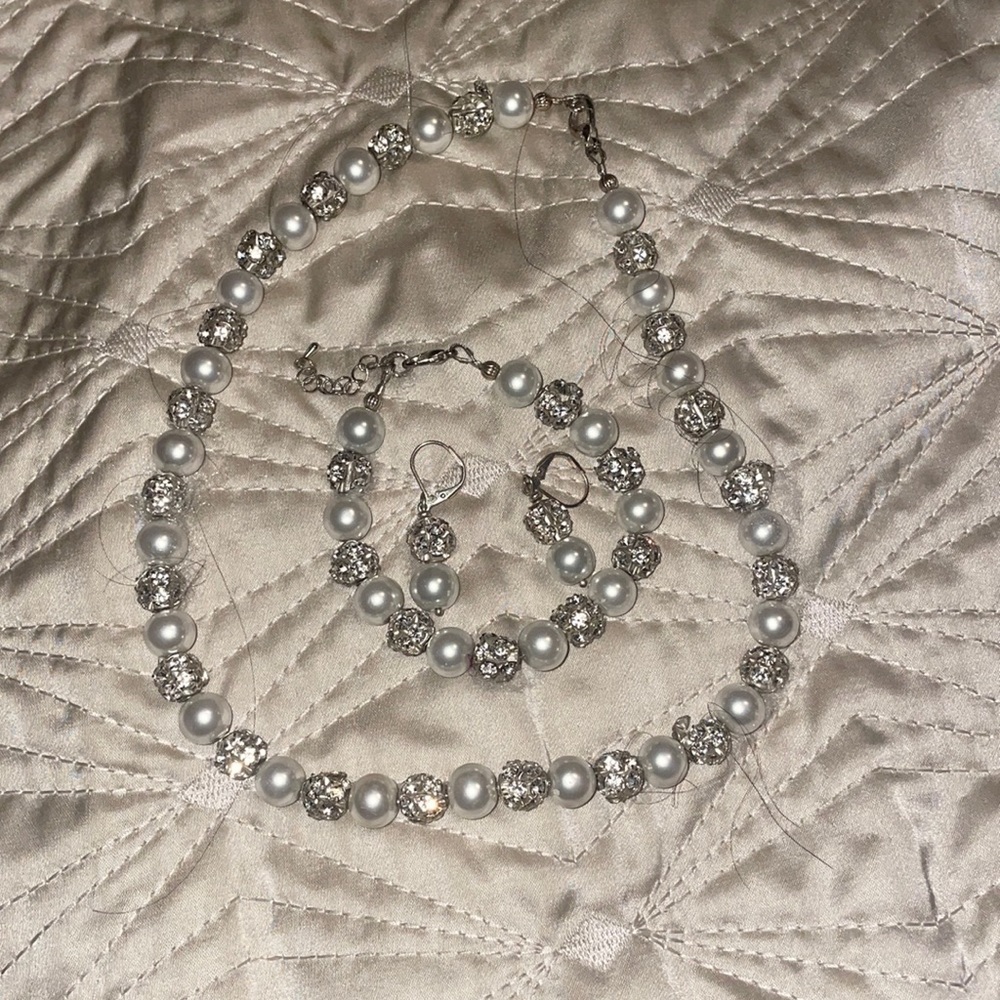 Pearl & cubic zirconia wedding set